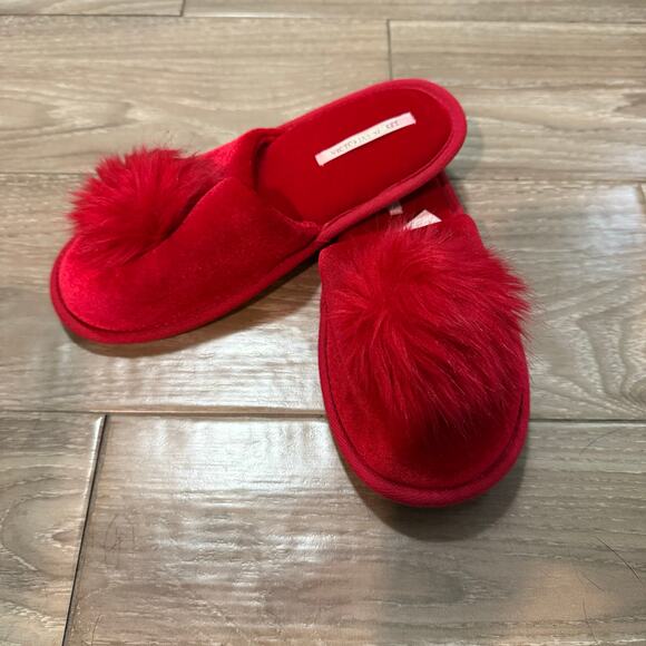 Victoria’s Secret Red Velvet Fuzzy Pom Pom Slippers Sz L NWT - Picture 1 of 13